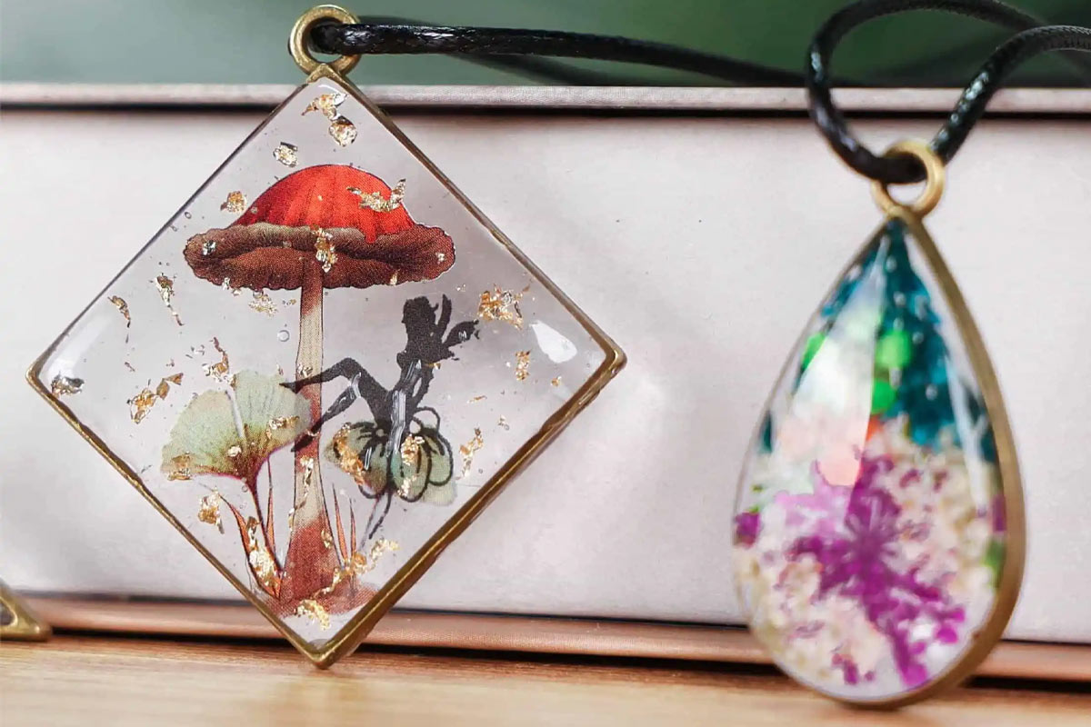 UV resin pendants
